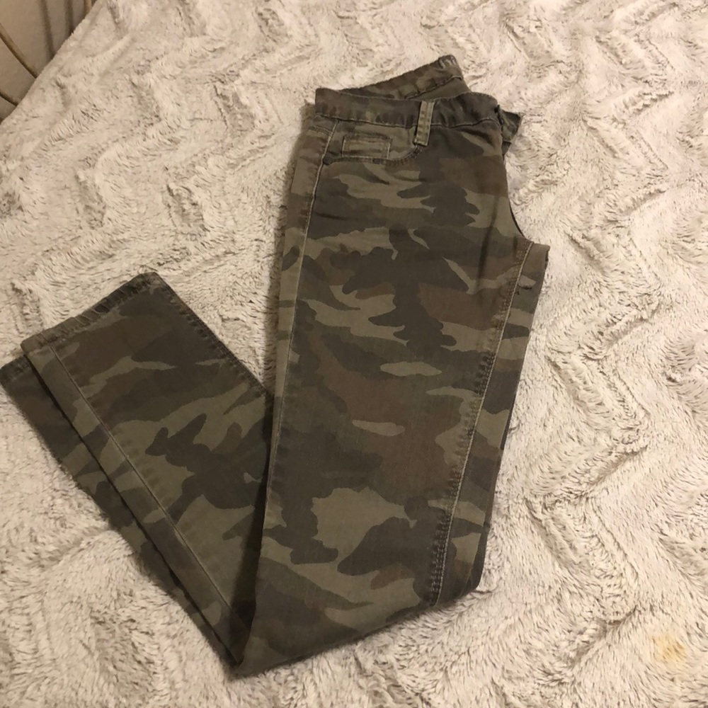 Camouflage jeans